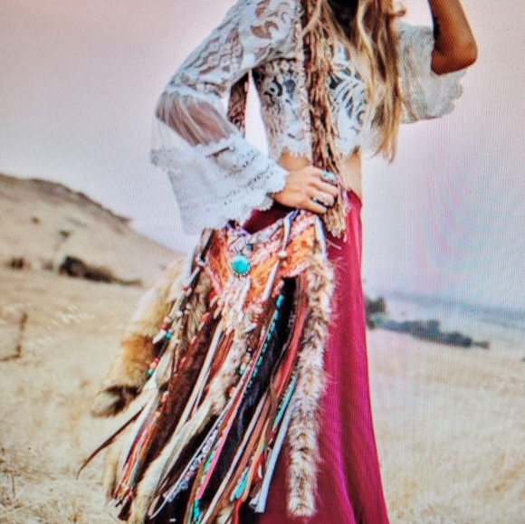 NWT BO HO LACE BELL SLEEVE S, BLACK BY SAN JOY. - Picture 2 of 15